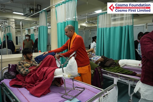 22817_Cosmo20Foundation-20distributes-20blankets-vRQdJU