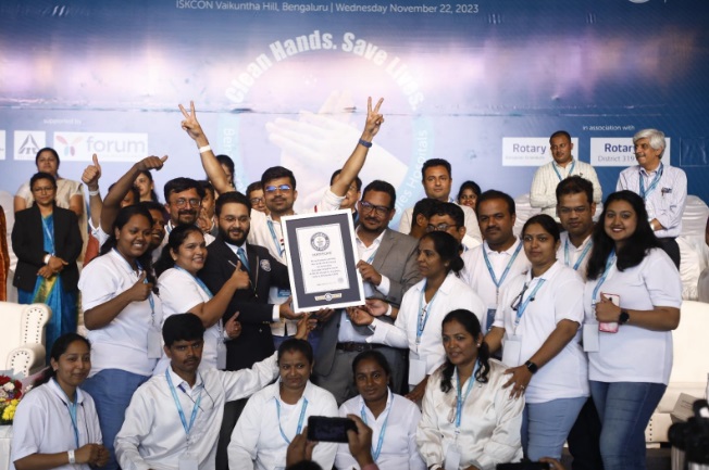 Gleneagles Hospitals Achieves GUINNESS WORLD RECORDS™ for Simultaneous Hand Sanitizing, Uniting 9,860 Strong Bengaluru Community Against Diseases