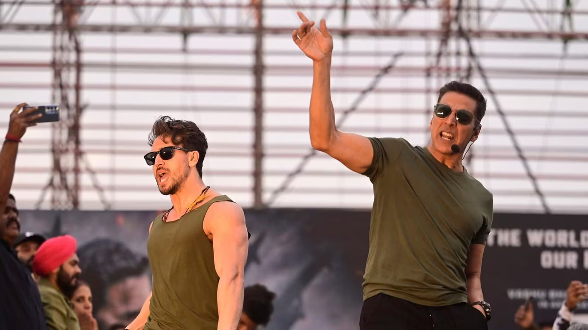 Akshay Kumar and Tiger Shroff's Grand Entry Creates Chaos in Lucknow