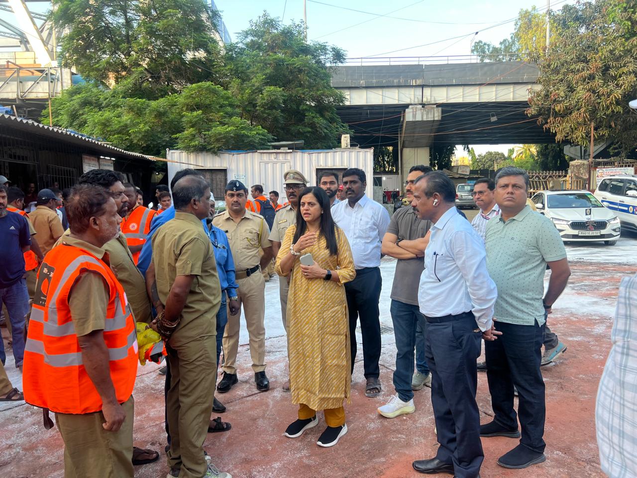 BMC Commissioner Ashwini Bhide Directs Increased Use of In House Workforce for Civic Maintenance Reviews Monsoon Preparedness in Western Suburbs