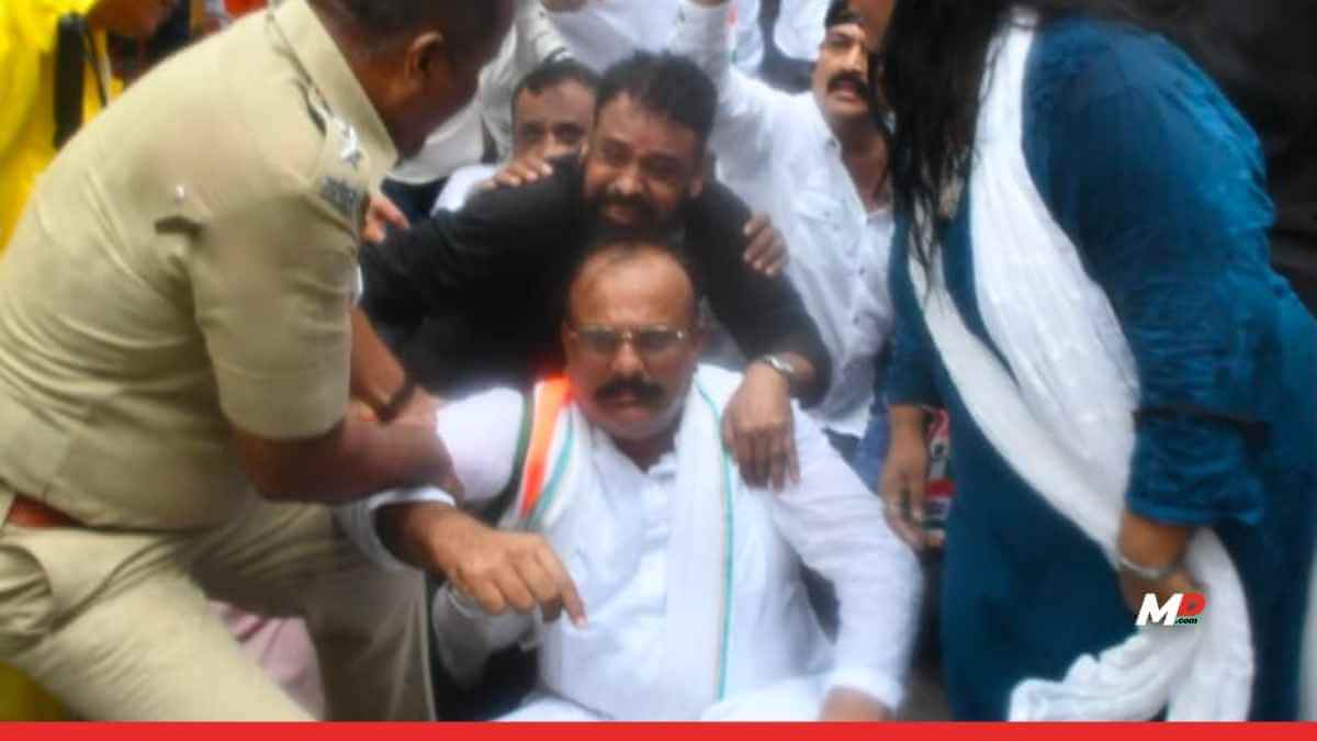 Congress Marches to BJP Office Over Student Lathi Charge